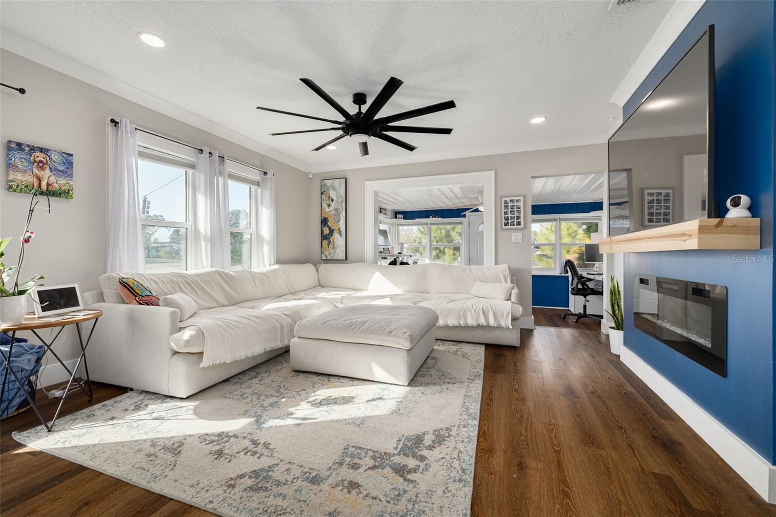 Image 3 of 40 For 3662 5th Avenue S