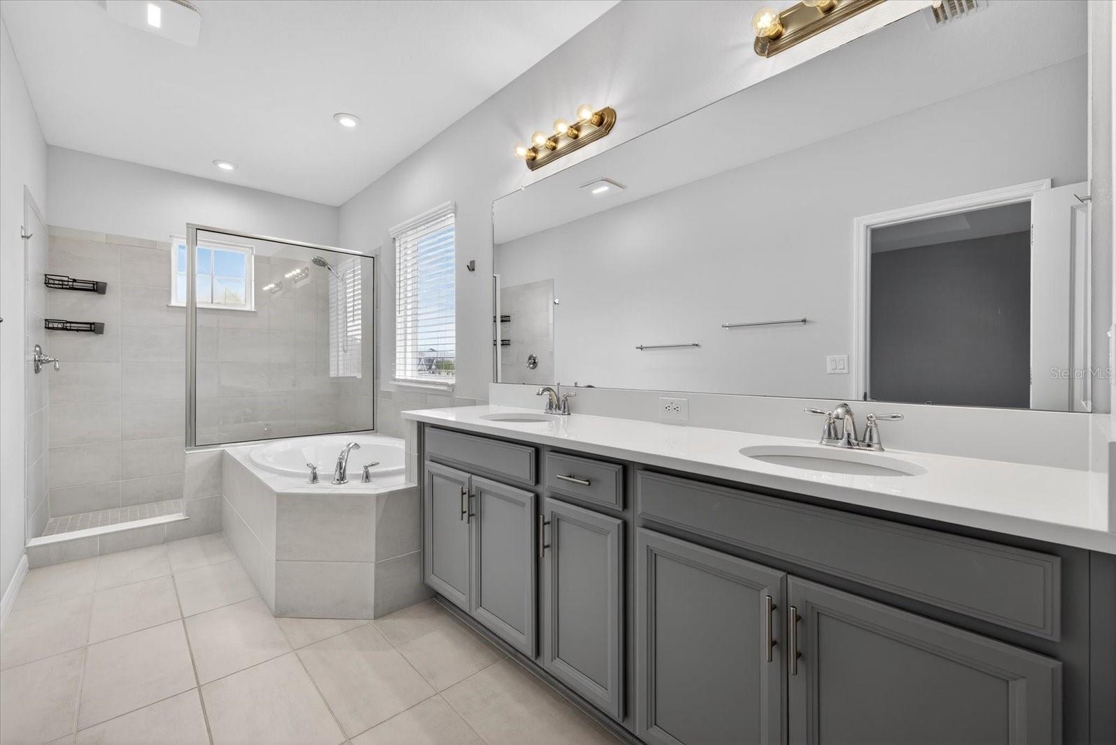 Image 34 of 51 For 33947 Astoria Circle