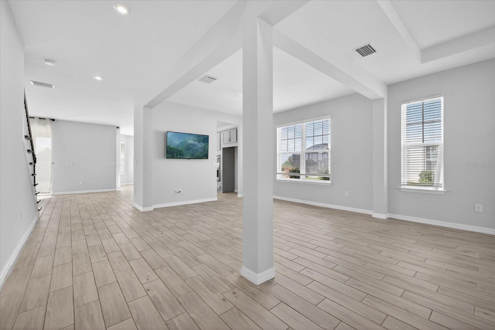 Image 5 of 51 For 33947 Astoria Circle