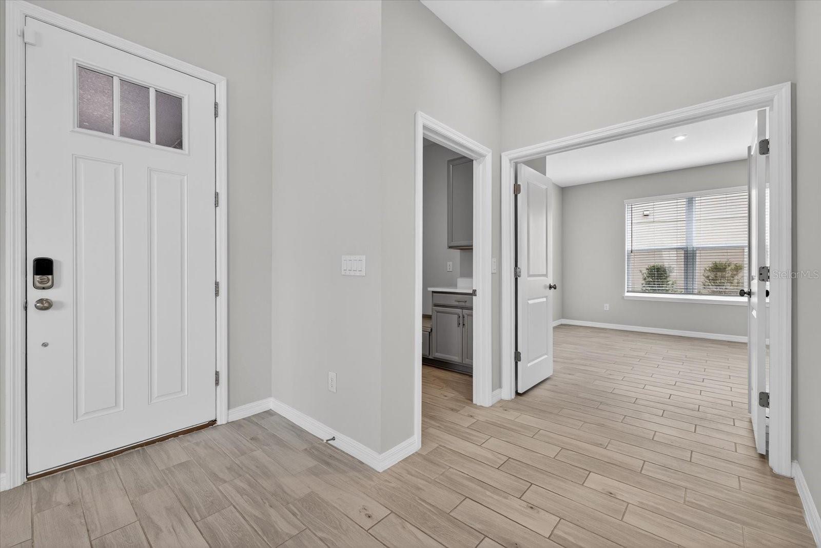 Image 8 of 51 For 33947 Astoria Circle