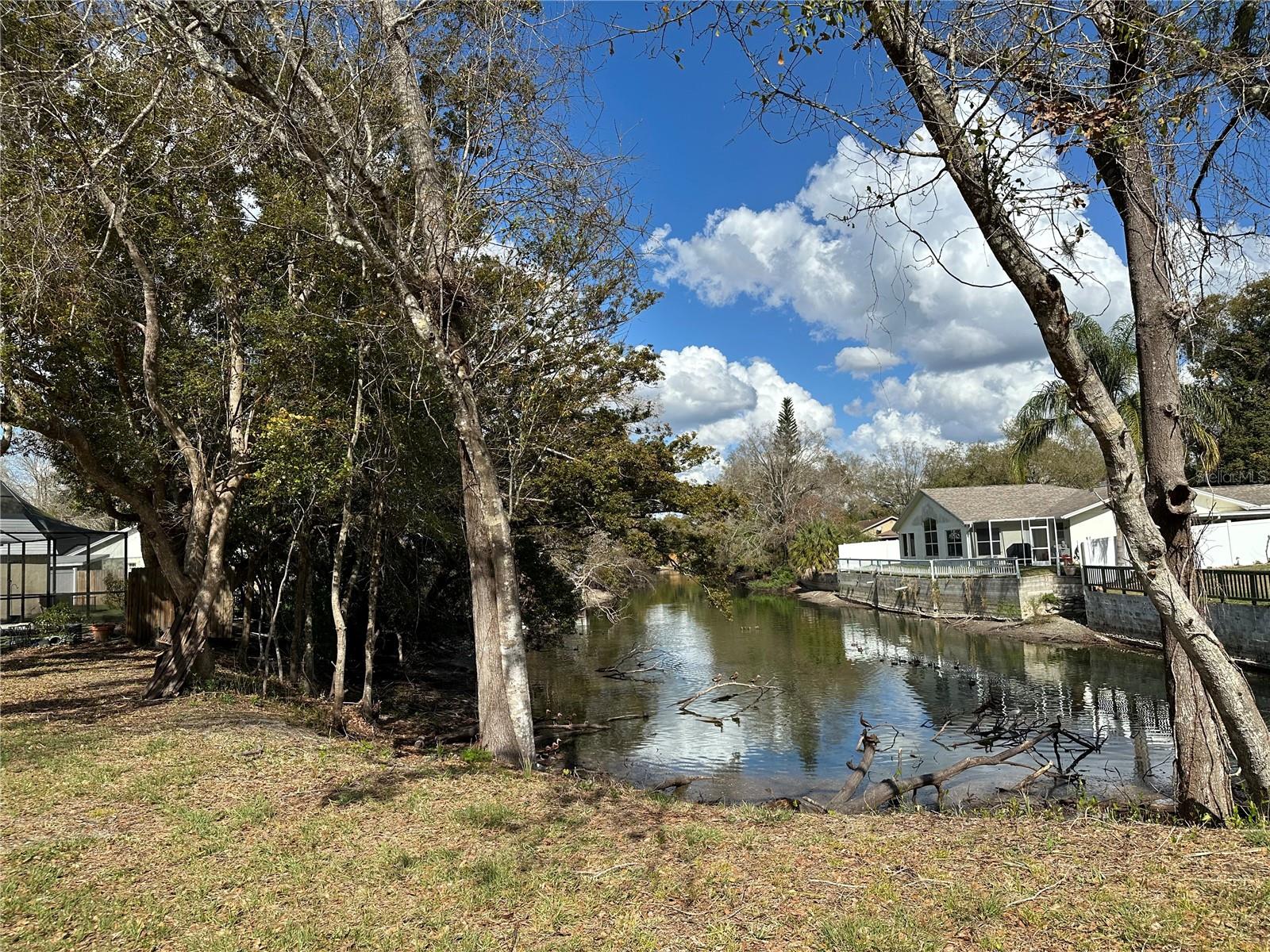 Listing photo id 2 for Sunrise Drive