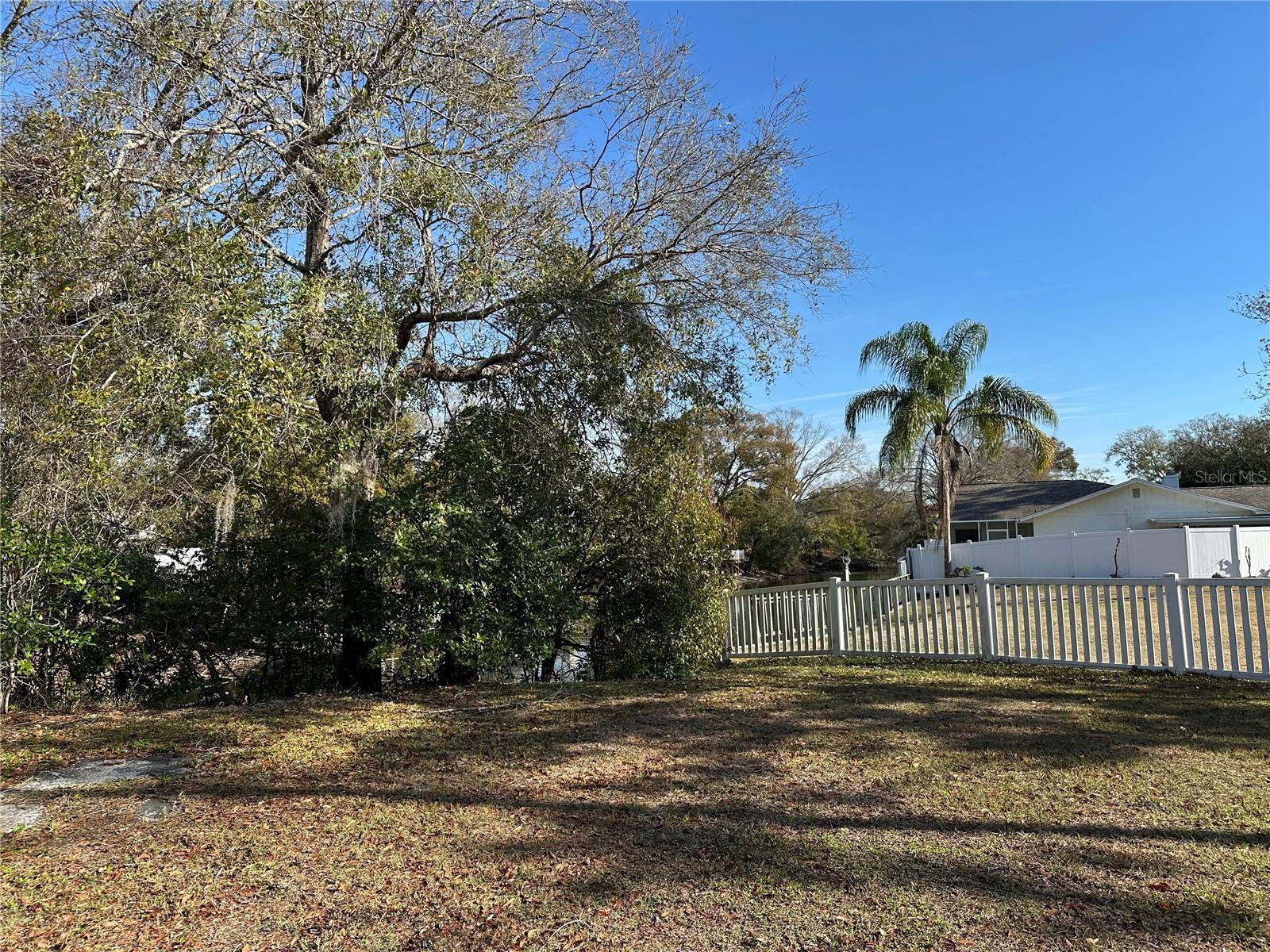 Listing photo id 3 for Sunrise Drive