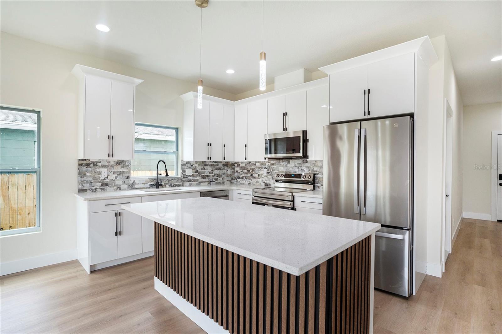 Listing photo id 9 for 3623 54th Street 2