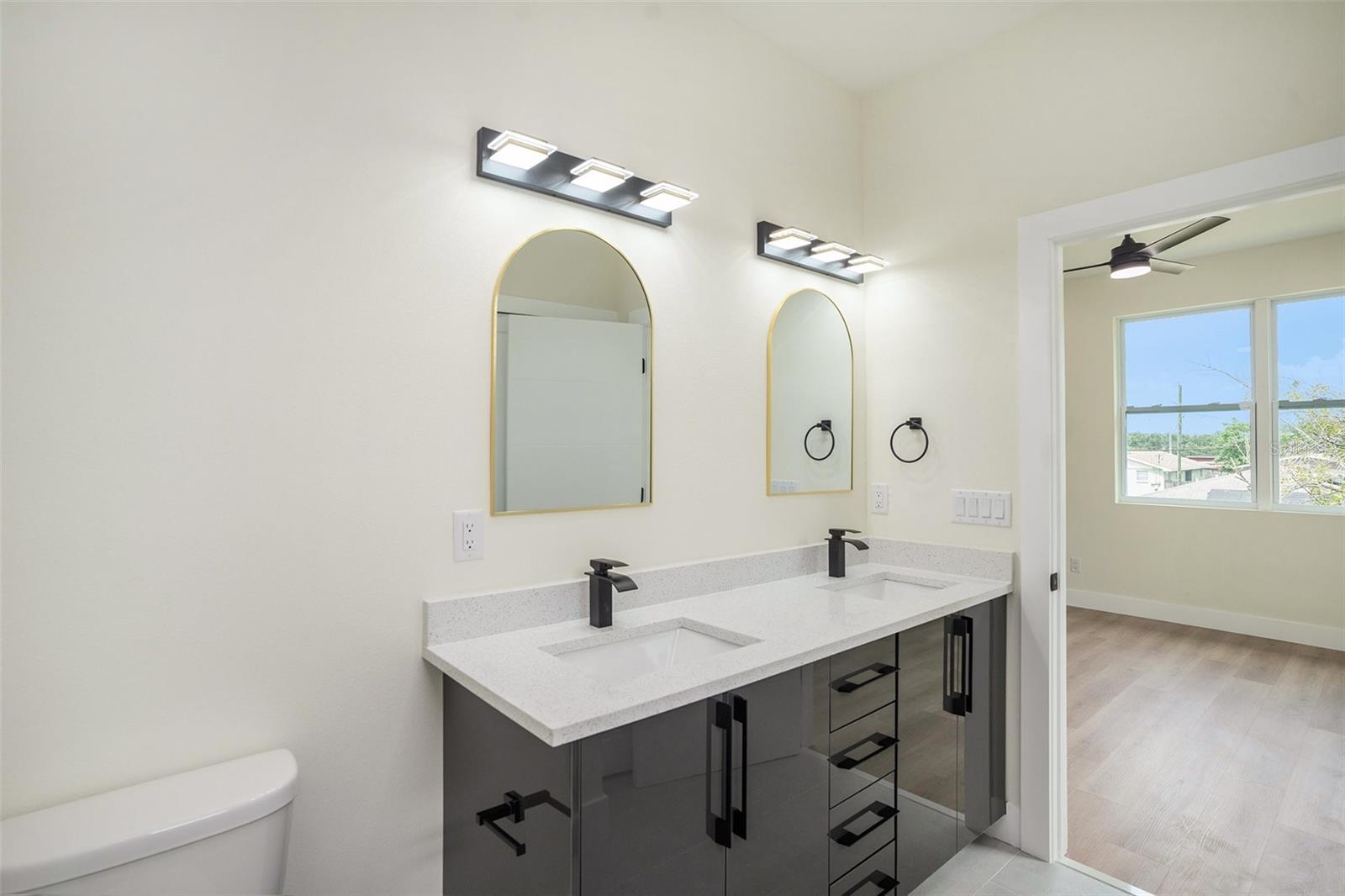 Listing photo id 14 for 3623 54th Street 2