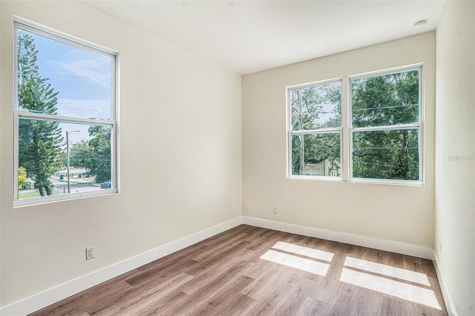 Listing photo id 21 for 3623 54th Street 2