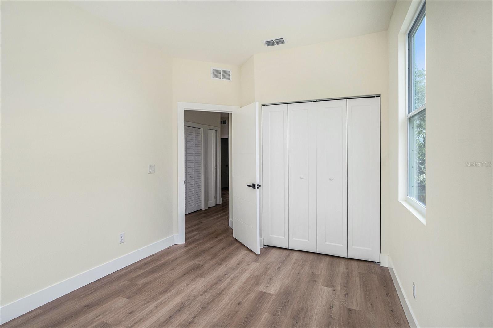 Listing photo id 22 for 3623 54th Street 2