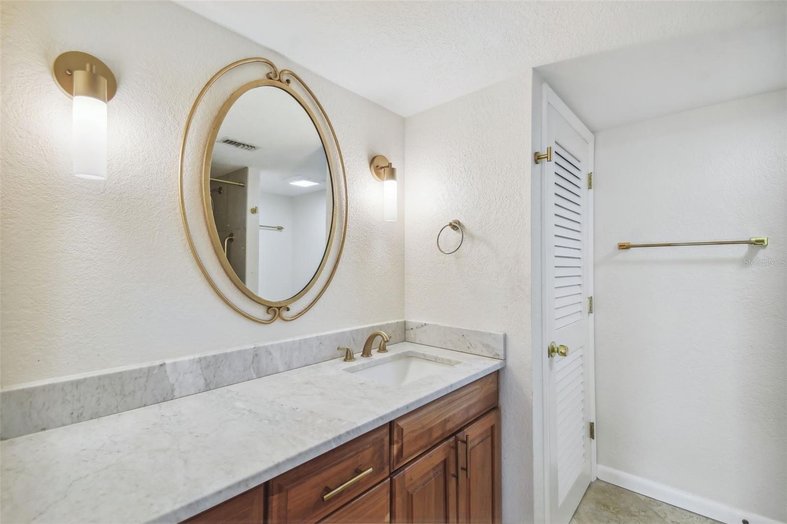 Image 39 of 61 For 100 Oakmont Lane 106