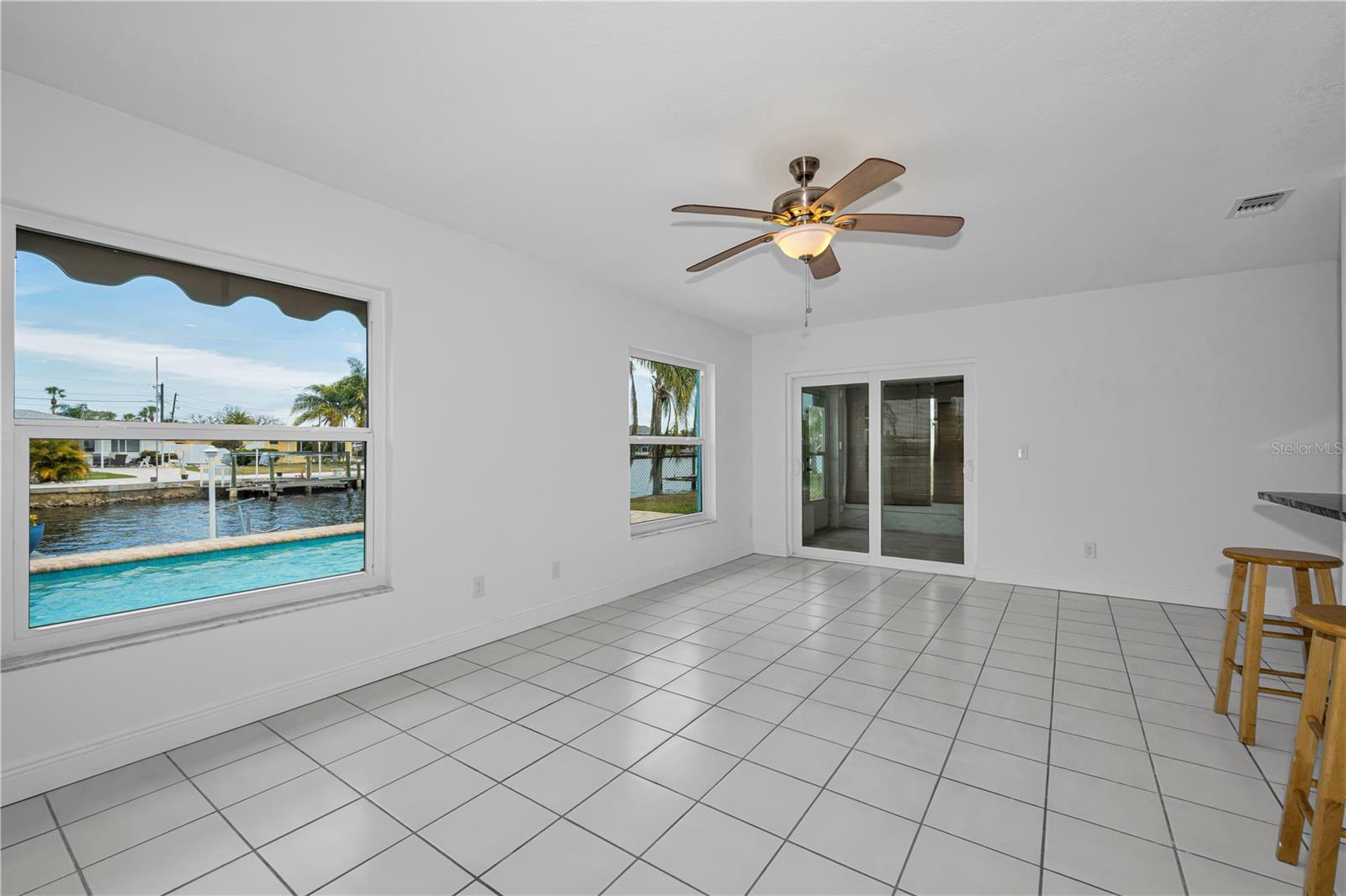 Image 18 of 73 For 4909 Shoreview Court