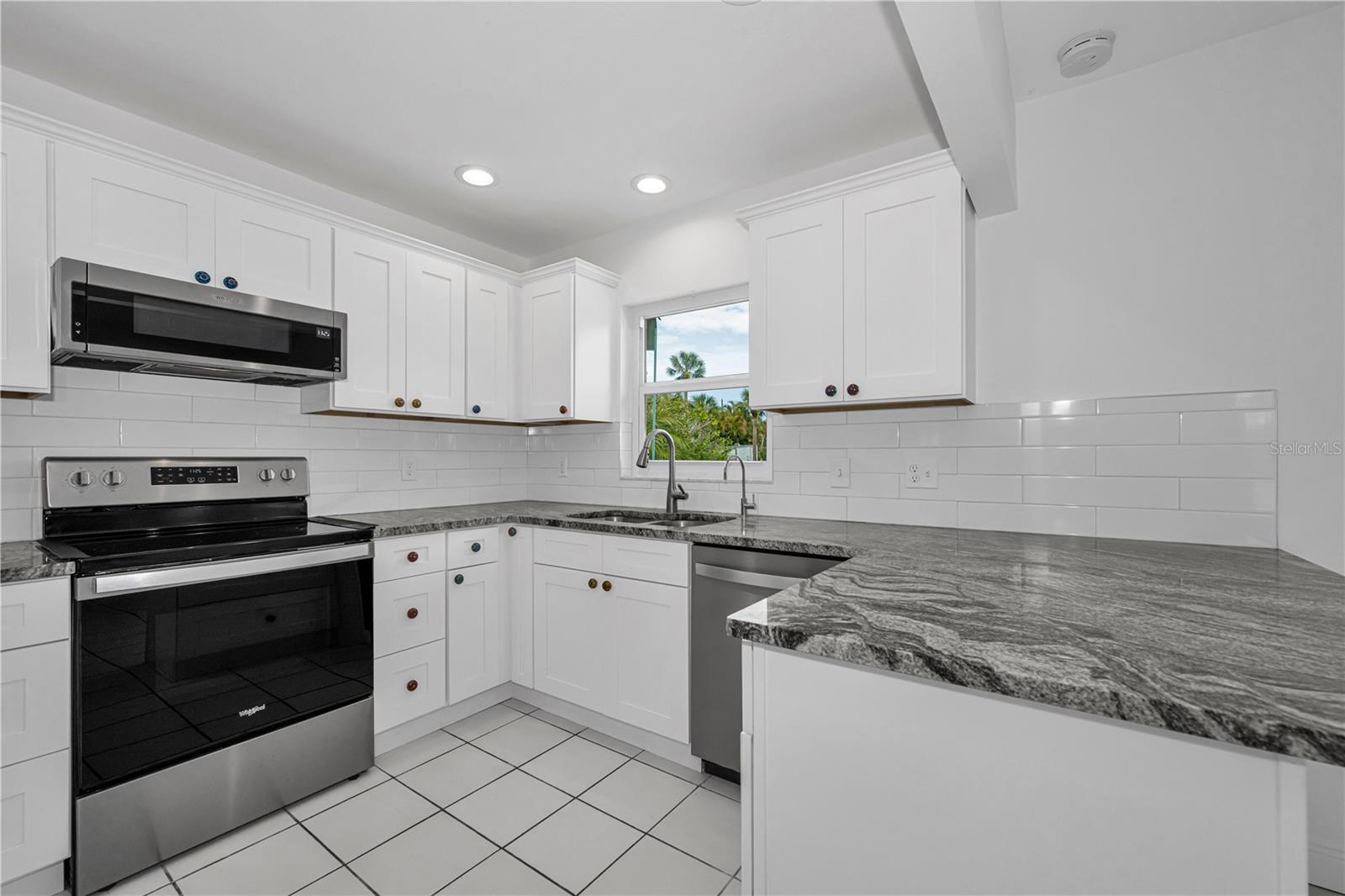 Image 23 of 73 For 4909 Shoreview Court