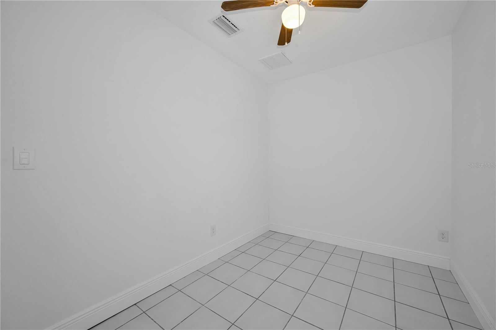 Image 37 of 73 For 4909 Shoreview Court