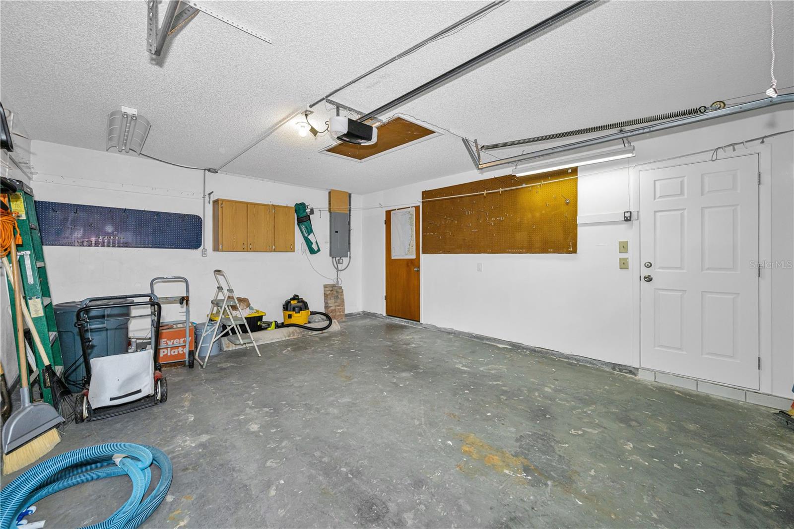 Image 45 of 73 For 4909 Shoreview Court