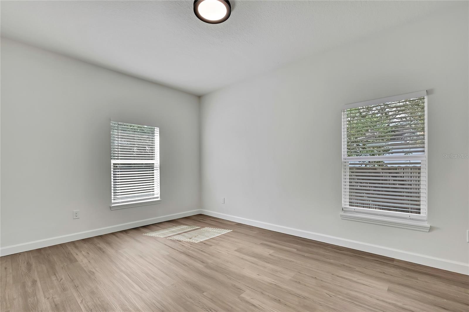 Image 18 of 46 For 507 Baker  