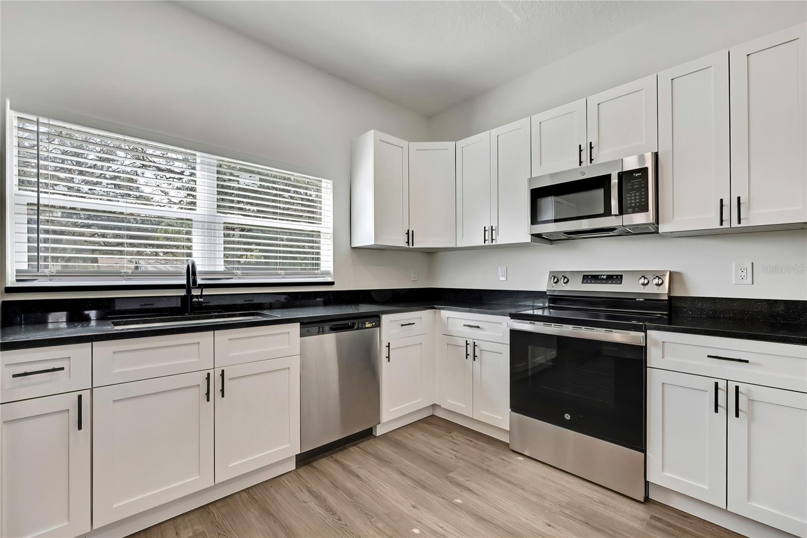 Image 5 of 46 For 507 Baker  