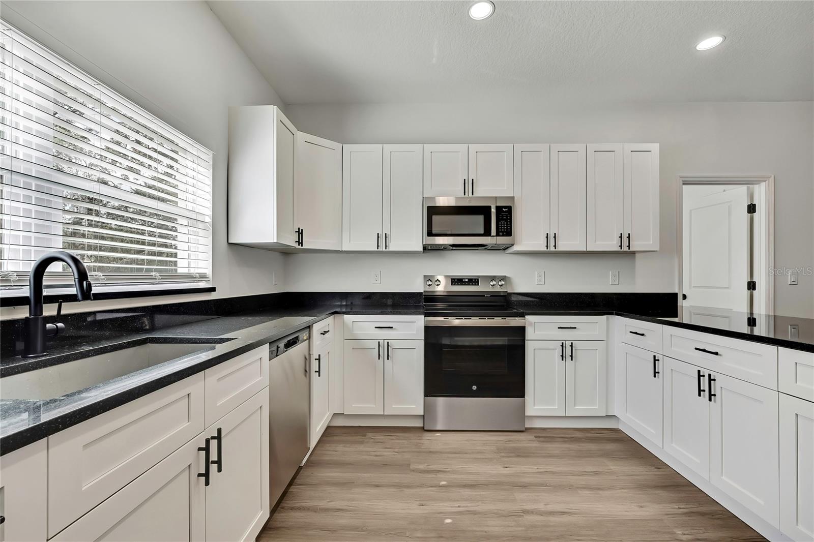 Image 7 of 46 For 507 Baker  