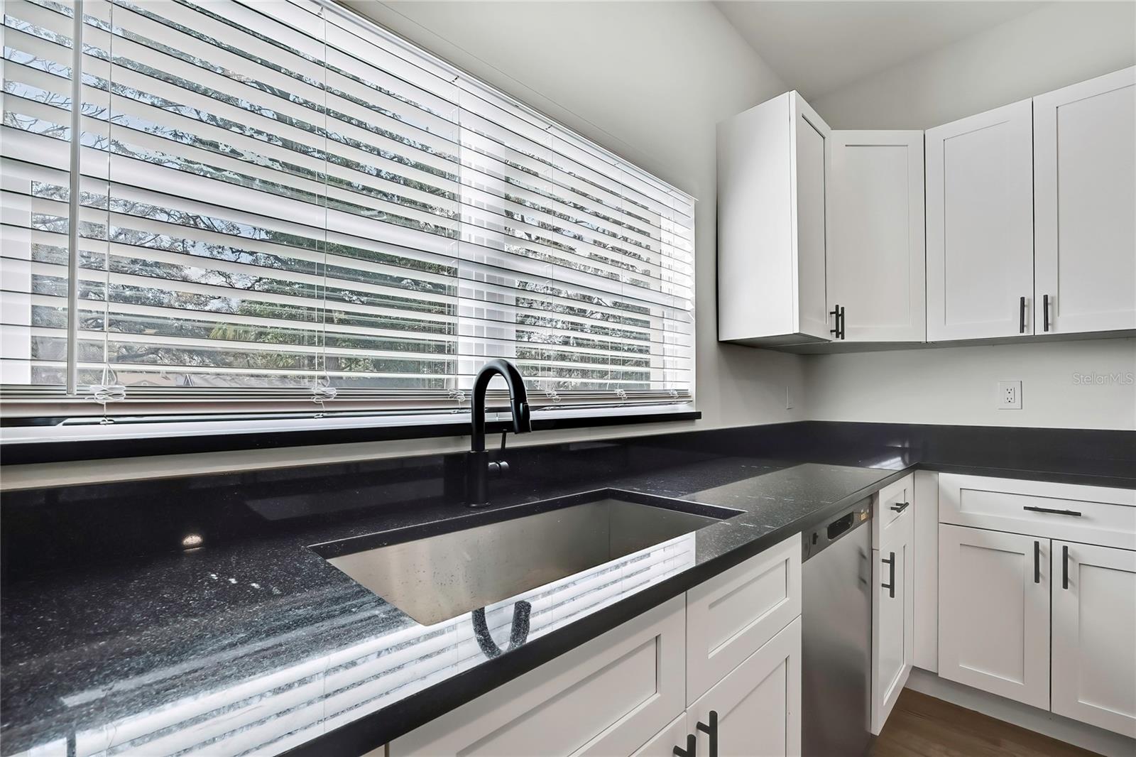 Image 9 of 46 For 507 Baker  