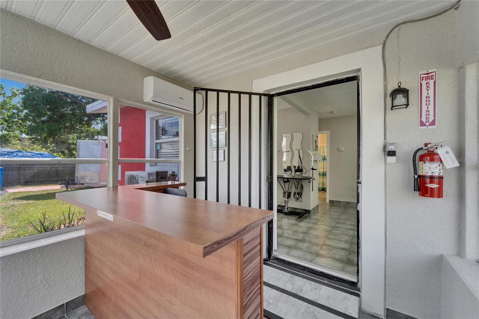 Listing photo id 3 for 126 Ridgewood Avenue