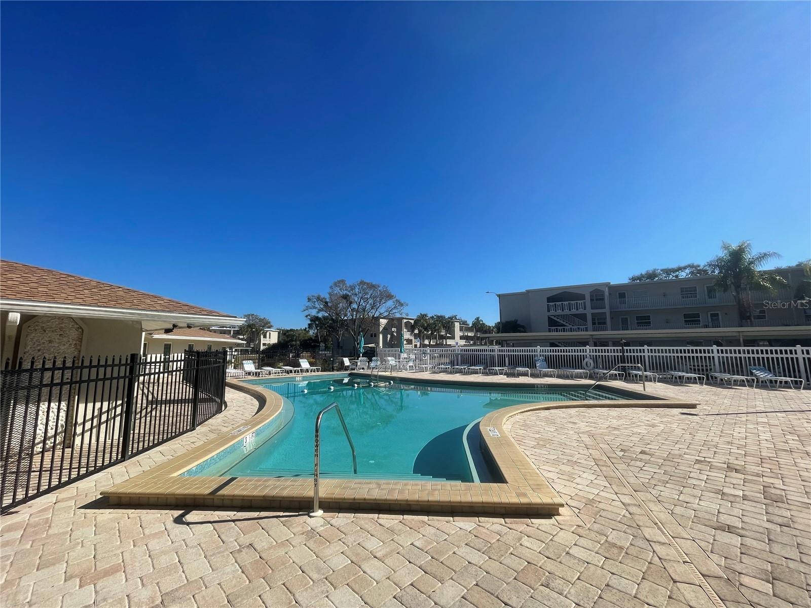 Image 16 of 27 For 920 Virginia Street 303