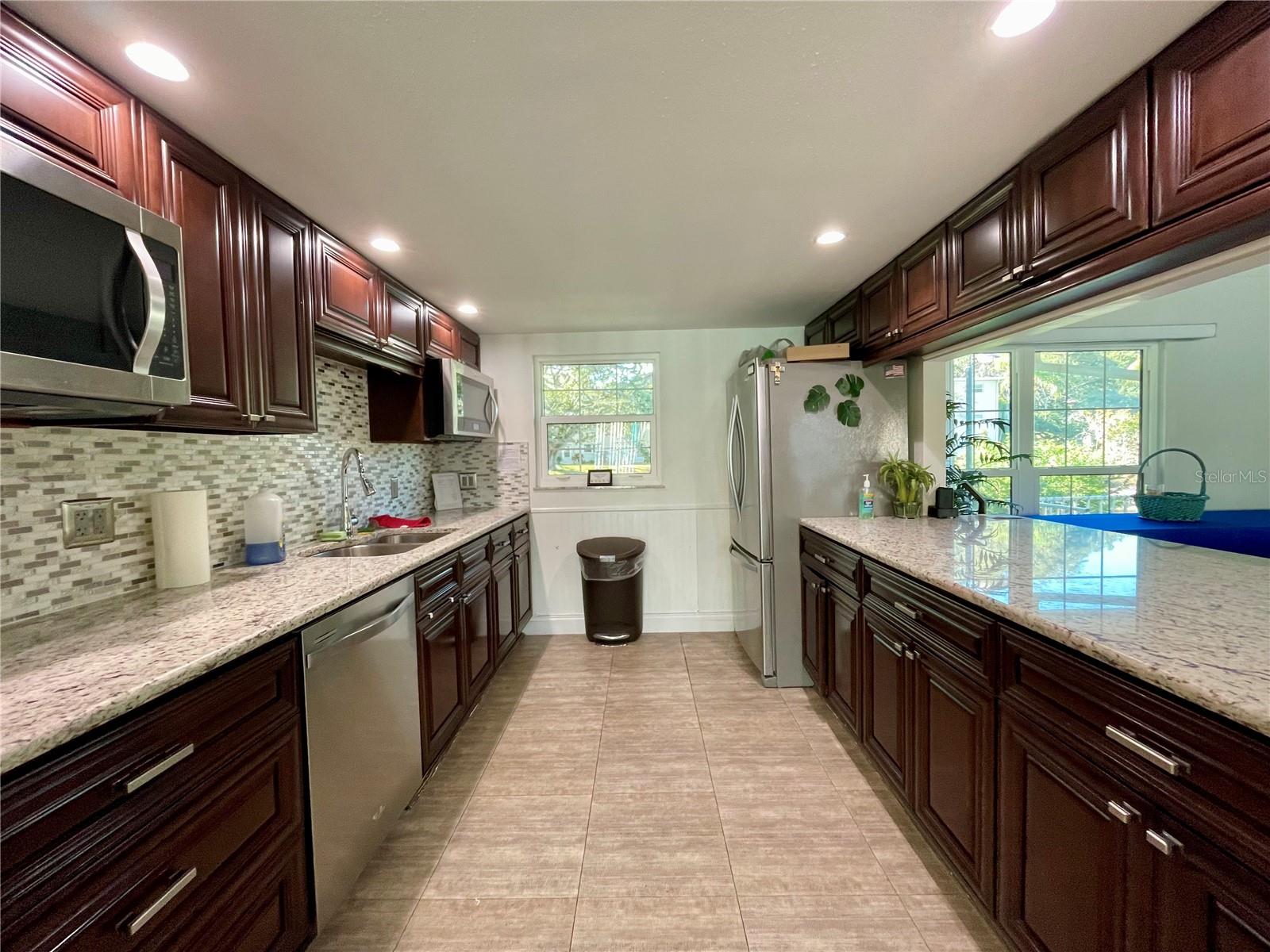 Image 20 of 27 For 920 Virginia Street 303