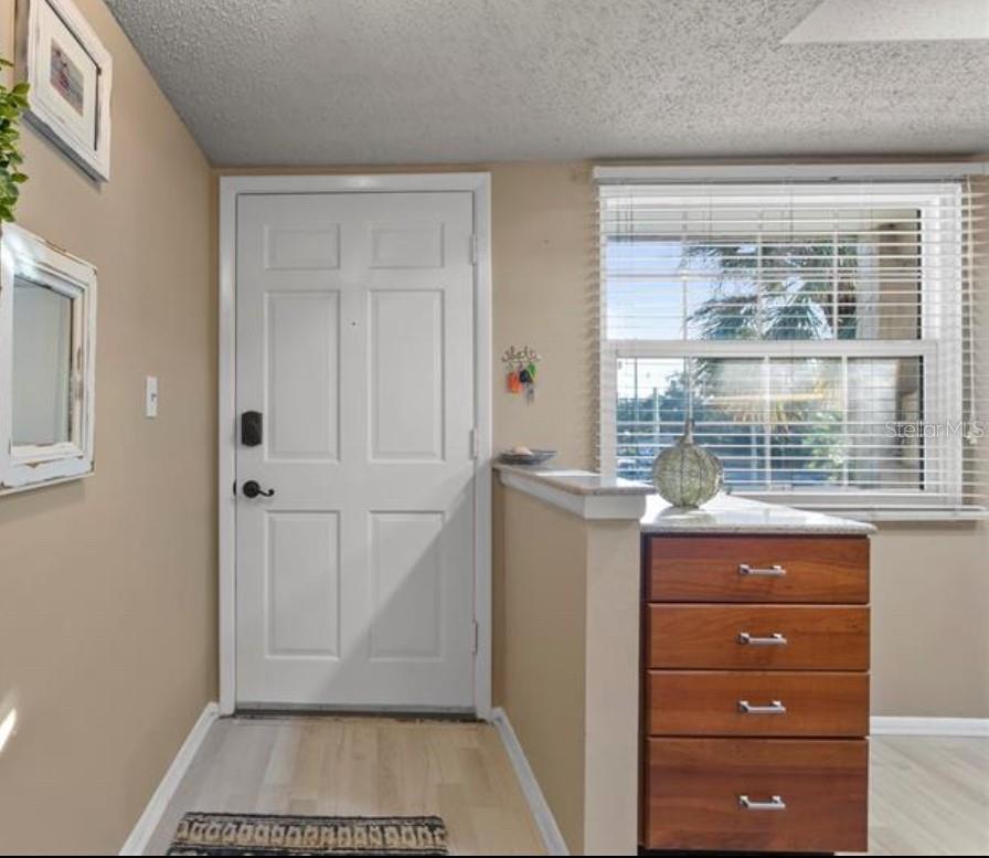 Image 4 of 27 For 920 Virginia Street 303