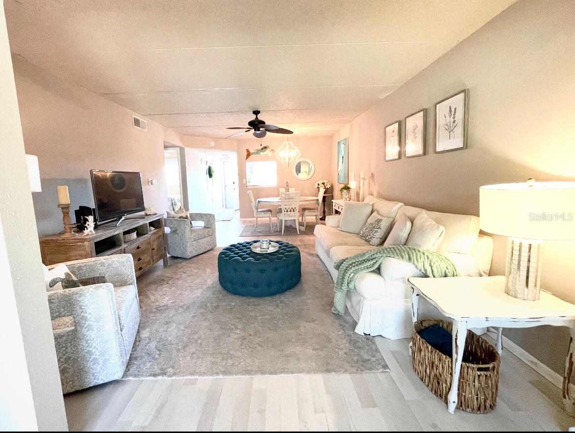 Image 8 of 27 For 920 Virginia Street 303