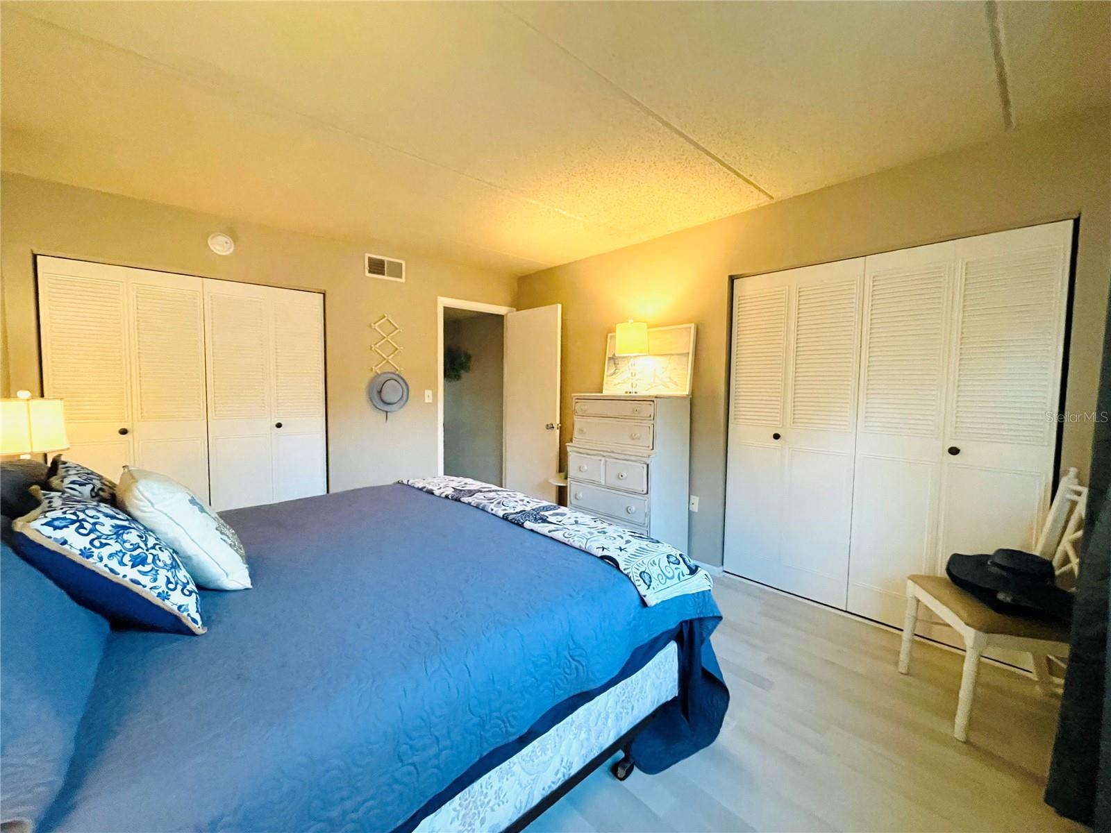 Image 9 of 27 For 920 Virginia Street 303