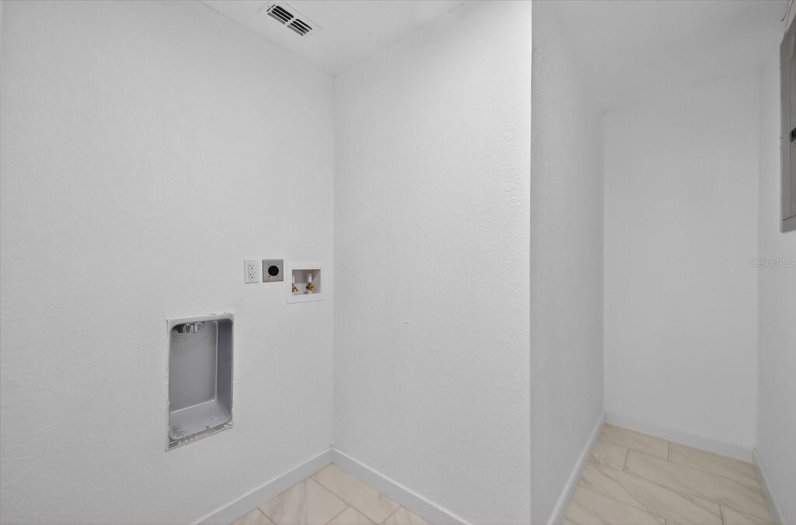 Image 11 of 31 For 2813 Candlewood Street