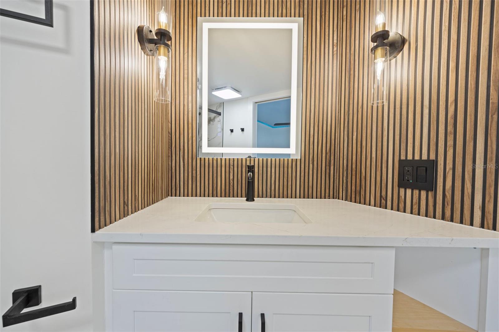 Image 12 of 57 For 5921 Denver Street Ne