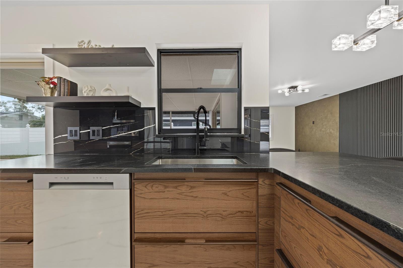 Image 21 of 57 For 5921 Denver Street Ne