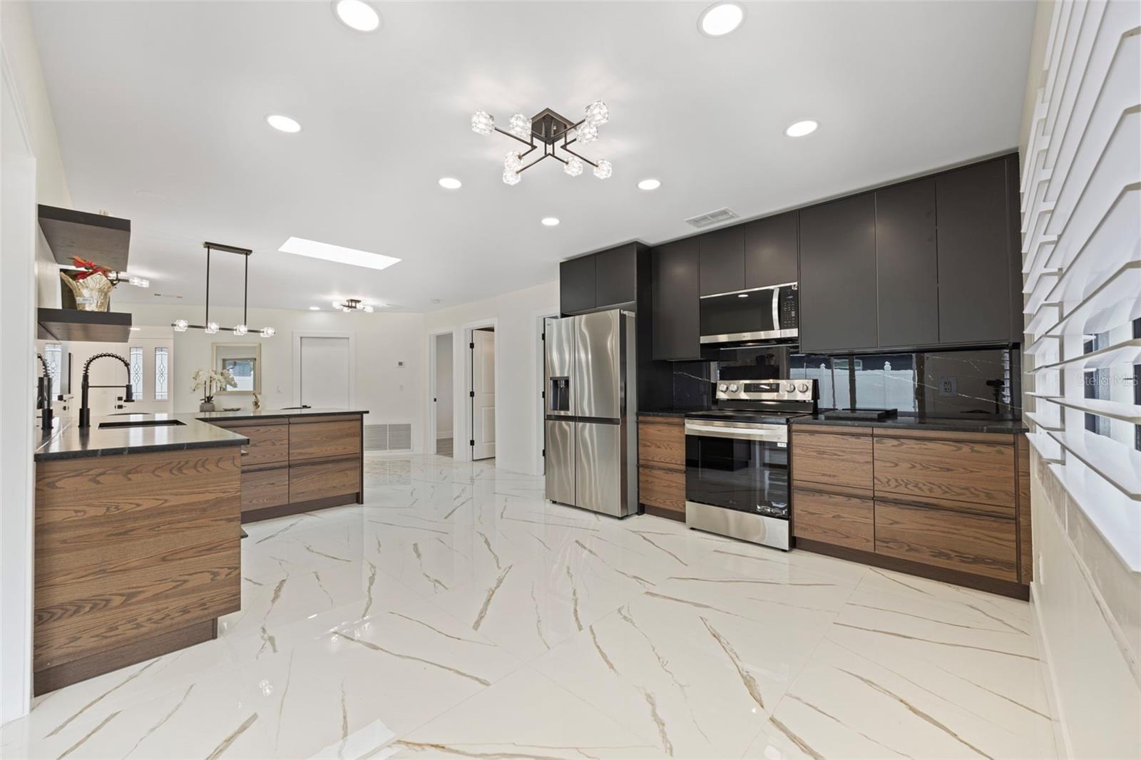 Image 23 of 57 For 5921 Denver Street Ne