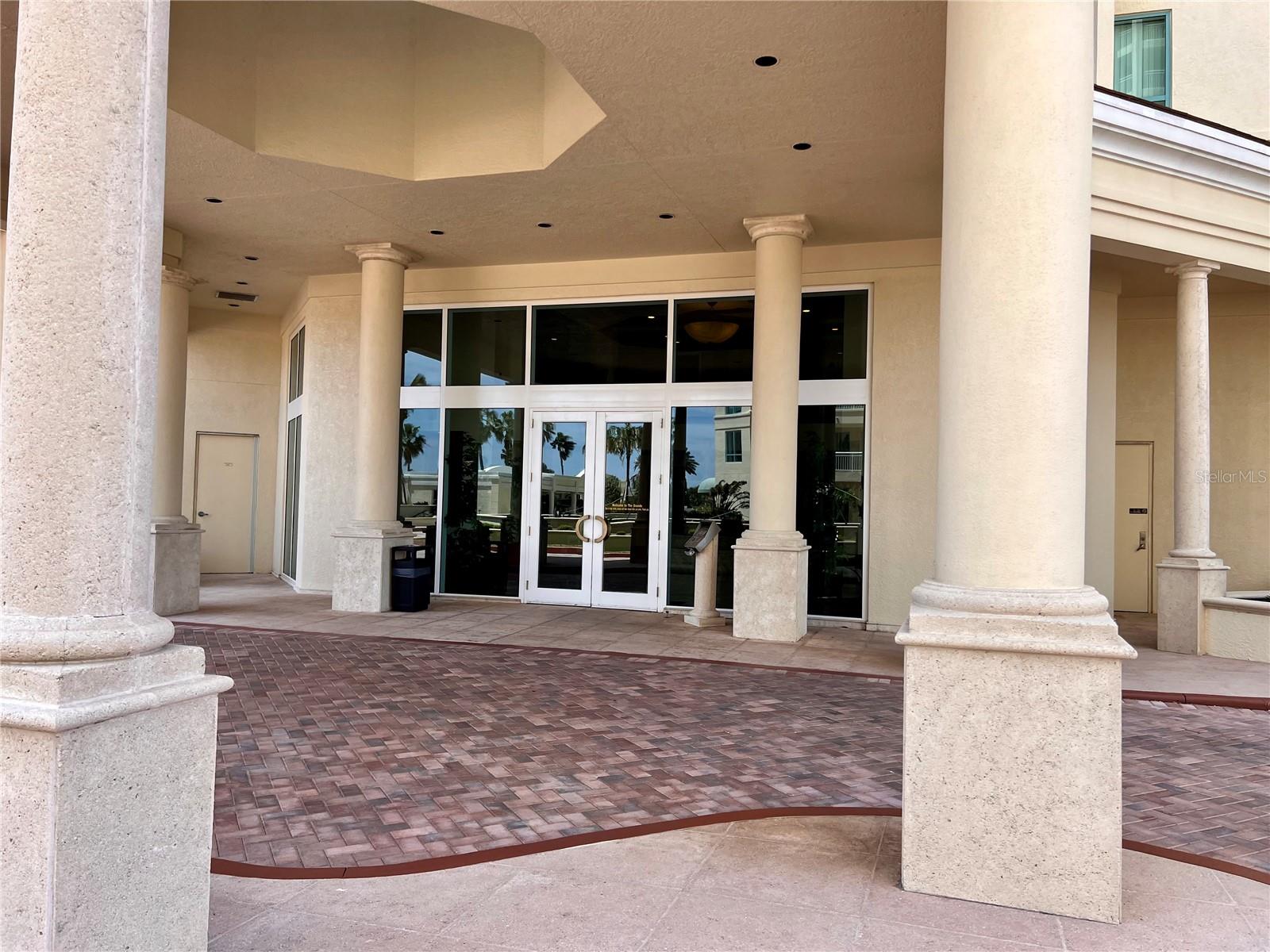 Image 18 of 88 For 1180 Gulf Boulevard 306