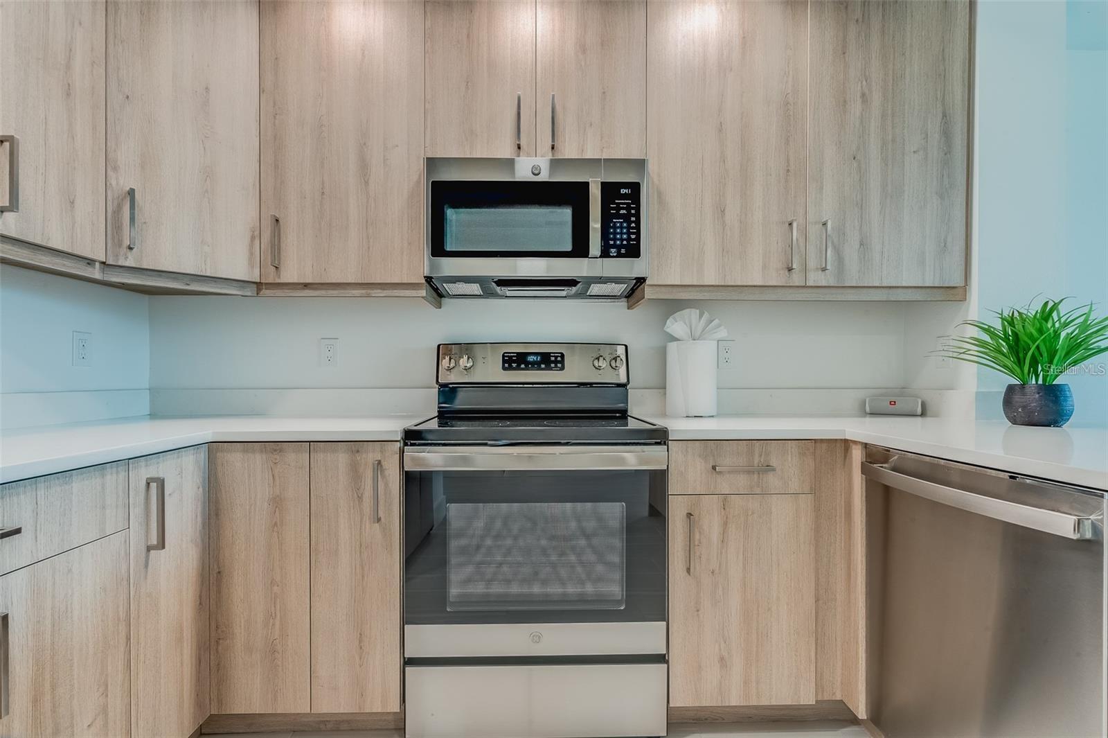 Image 13 of 48 For 415 Island Way  311