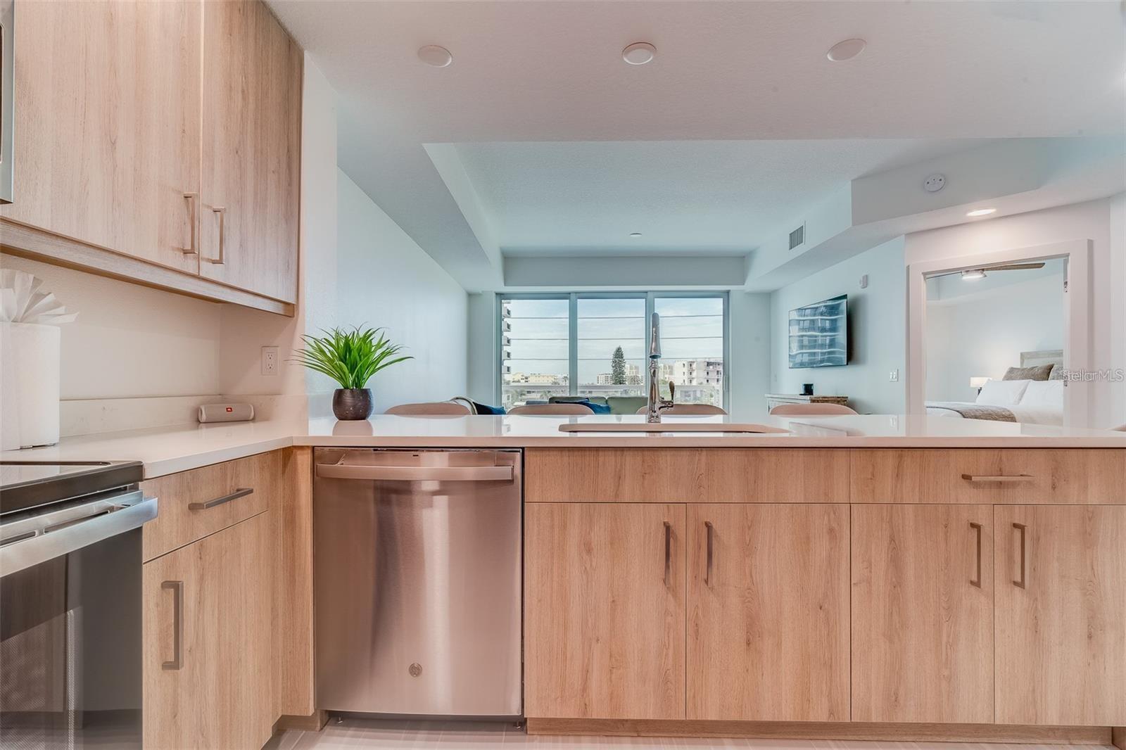 Image 14 of 48 For 415 Island Way  311