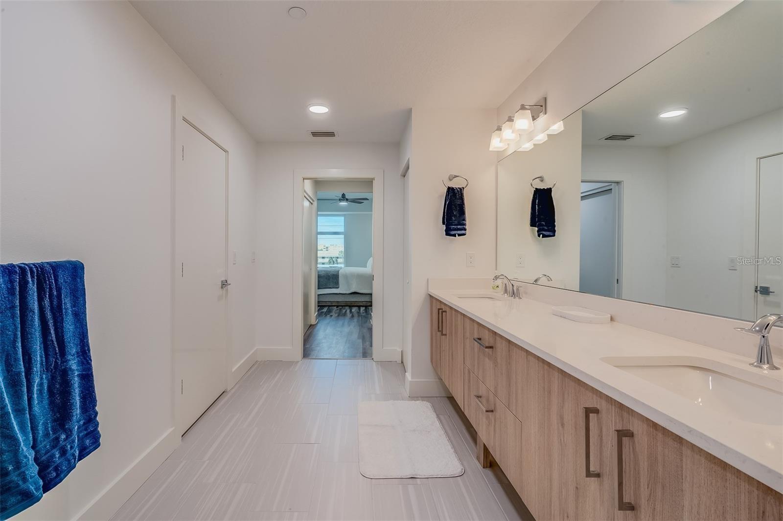 Image 20 of 48 For 415 Island Way  311