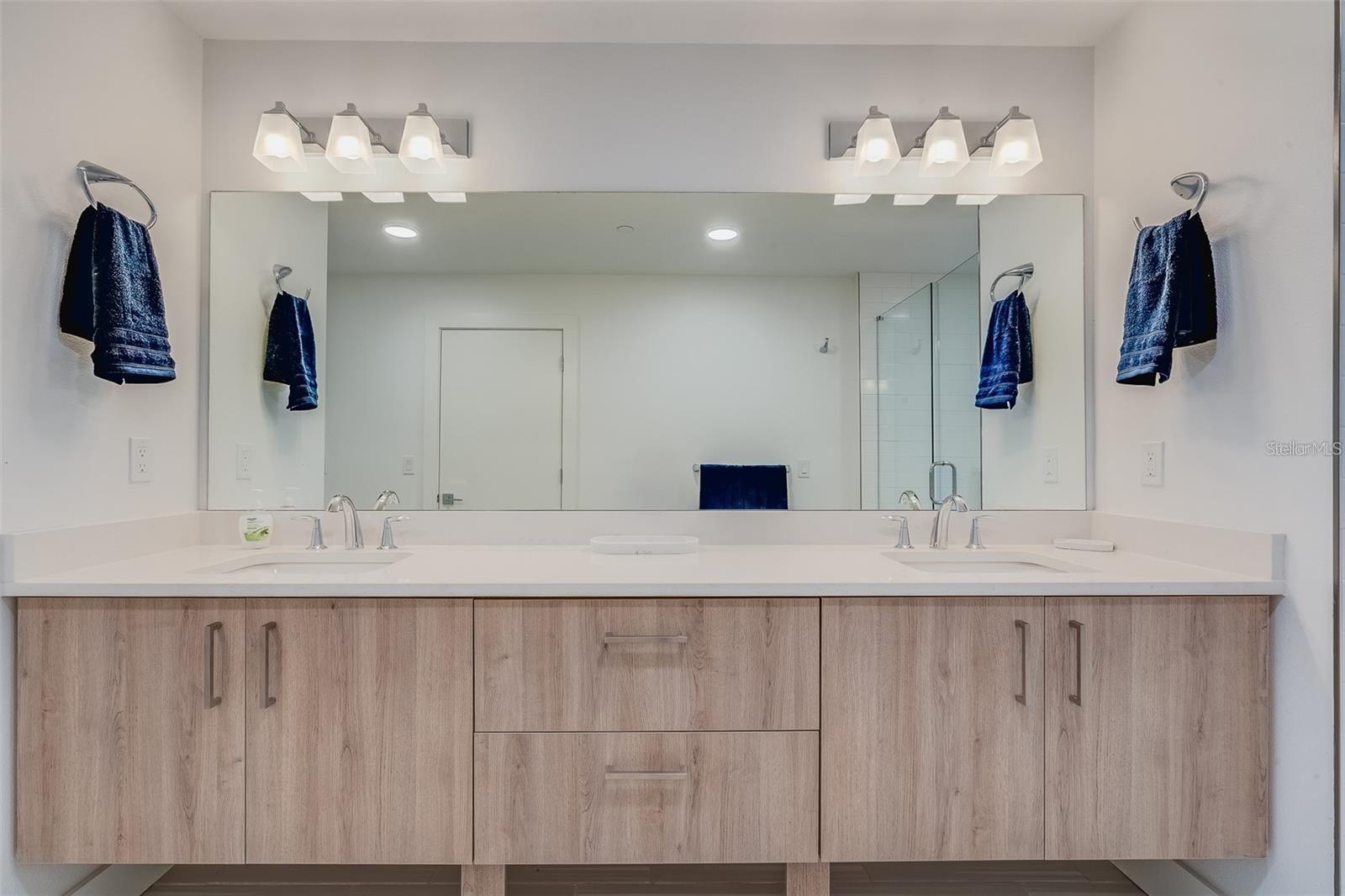 Image 21 of 48 For 415 Island Way  311