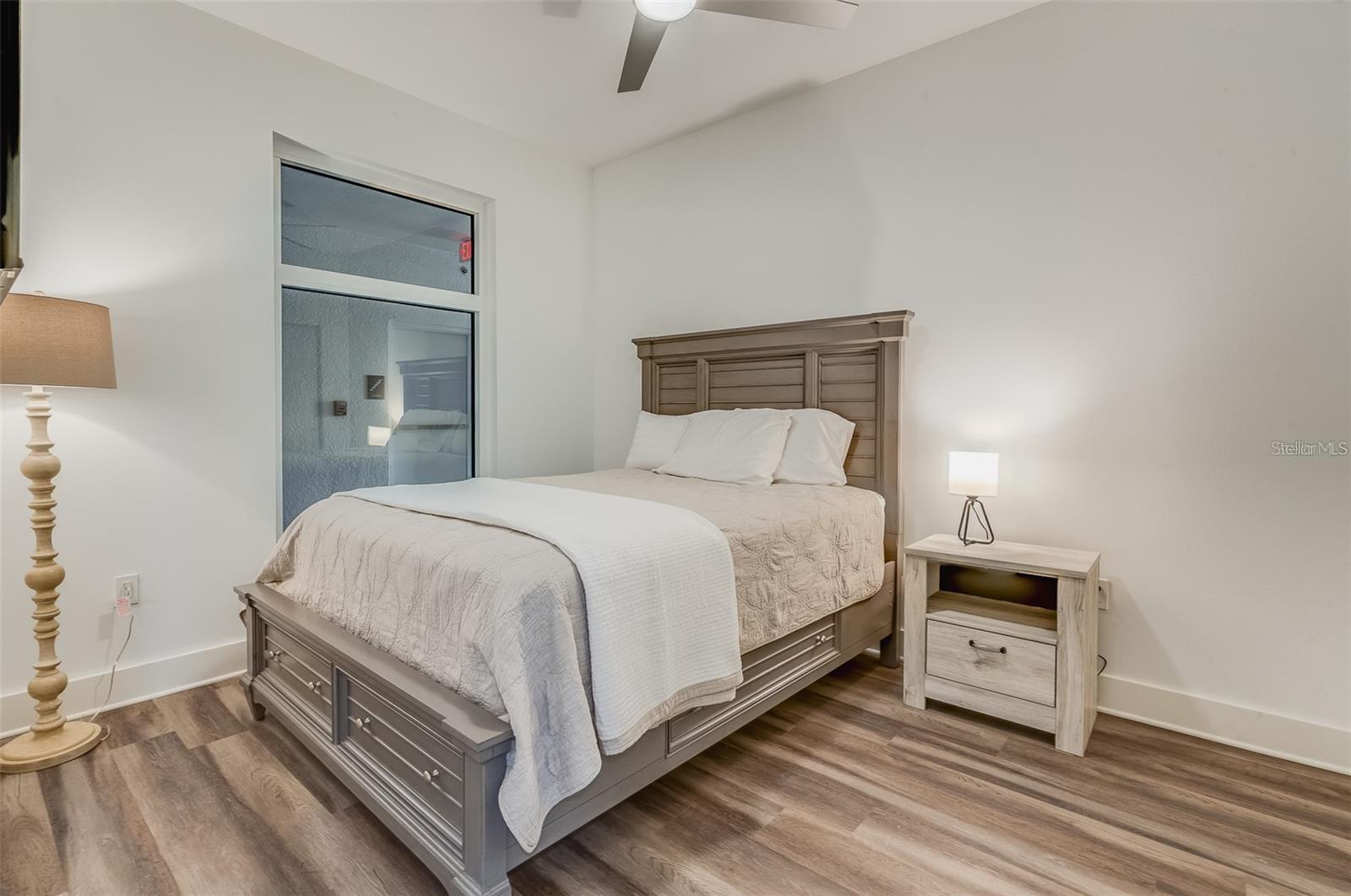 Image 29 of 48 For 415 Island Way  311