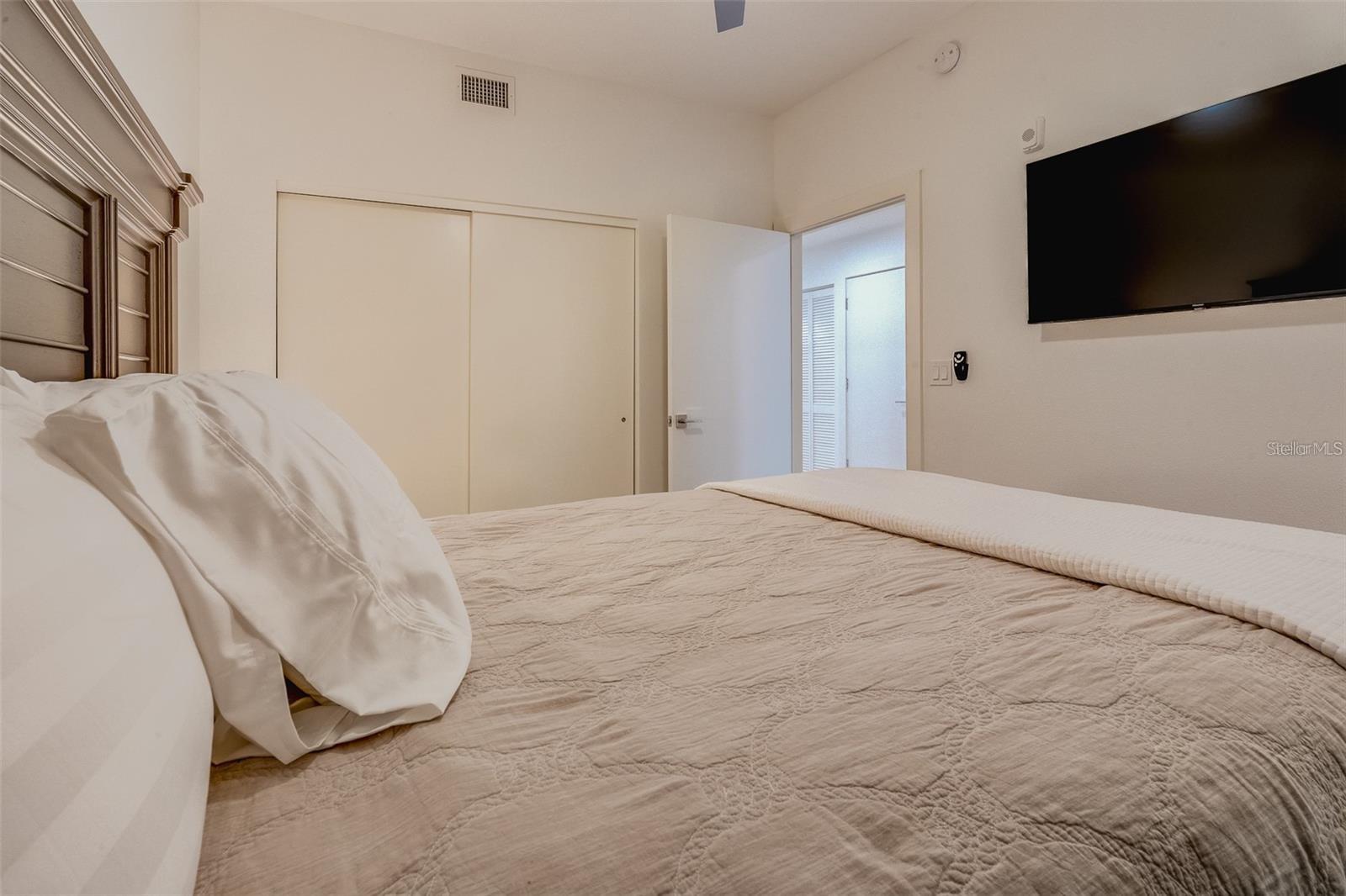 Image 31 of 48 For 415 Island Way  311