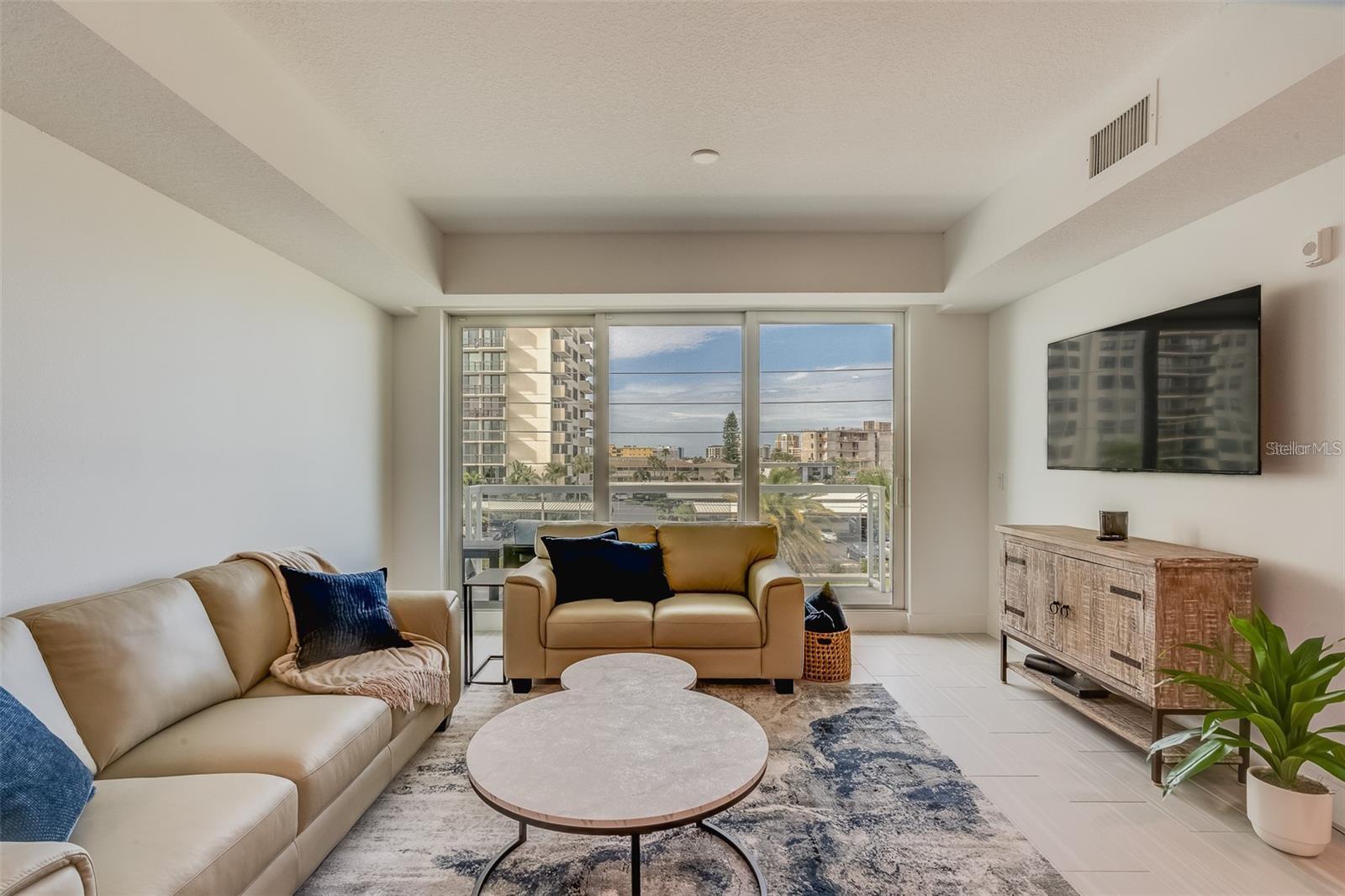 Image 5 of 48 For 415 Island Way  311