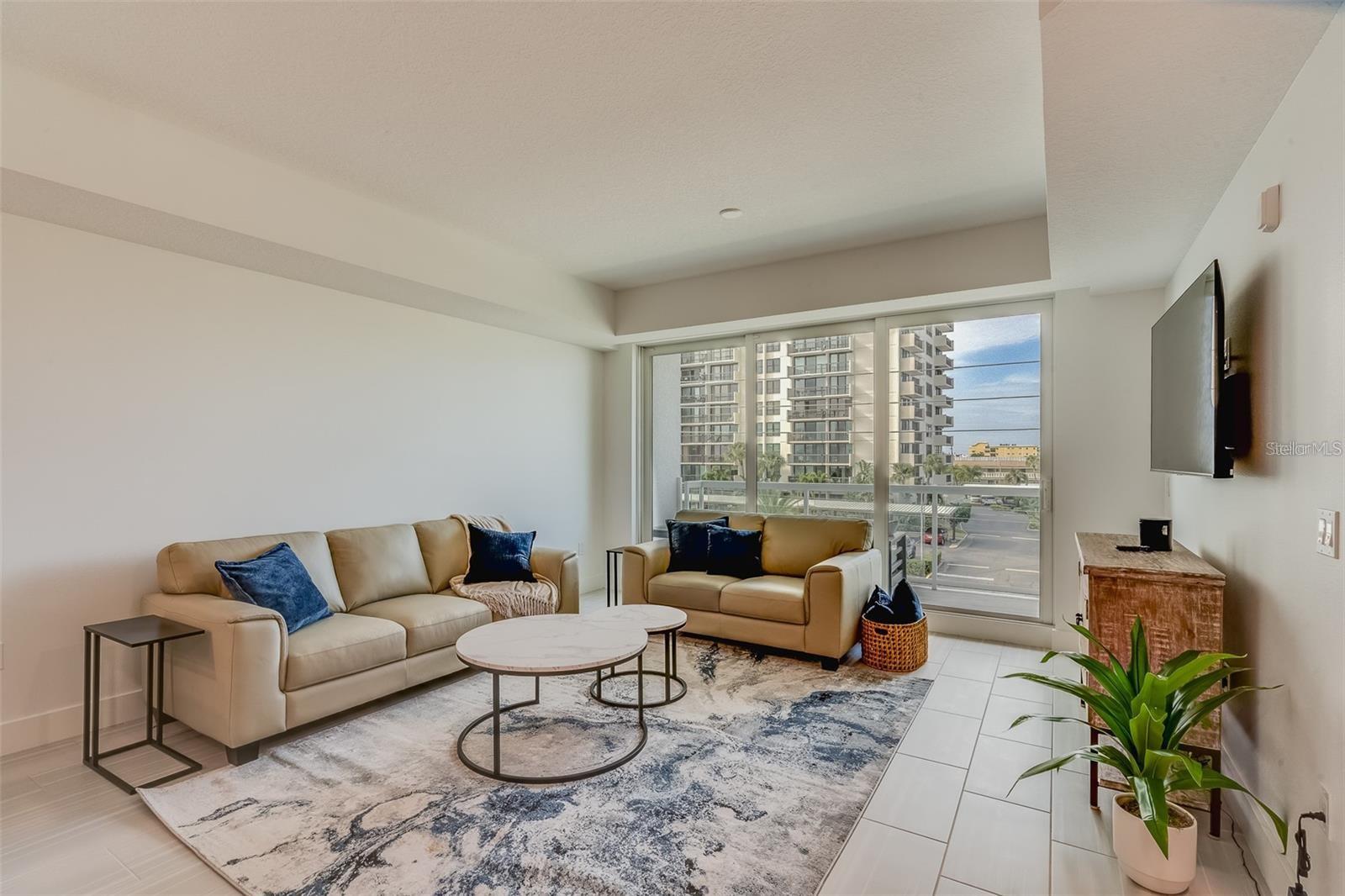 Image 6 of 48 For 415 Island Way  311