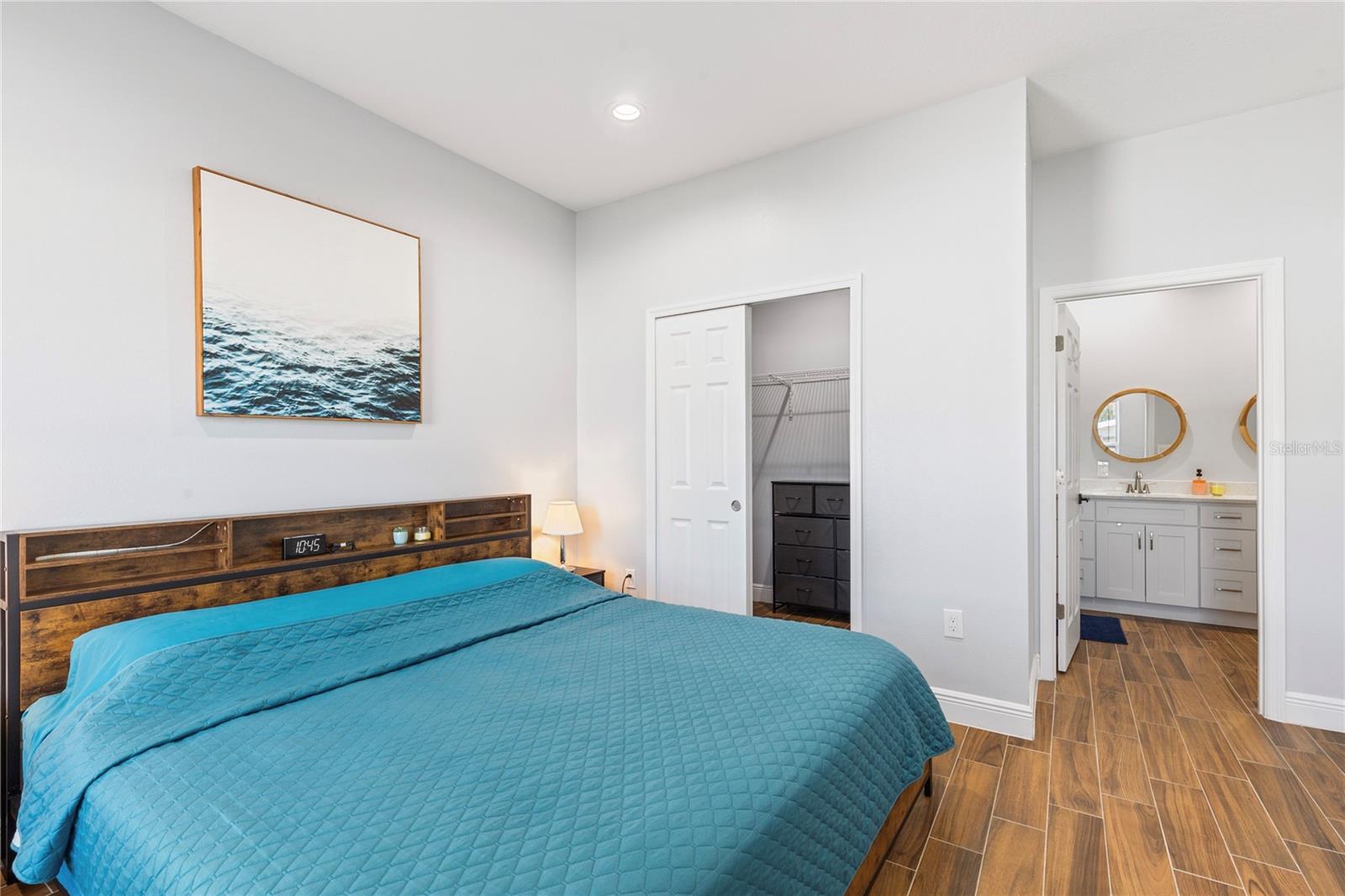 Listing photo id 11 for 302 Archimedes Street