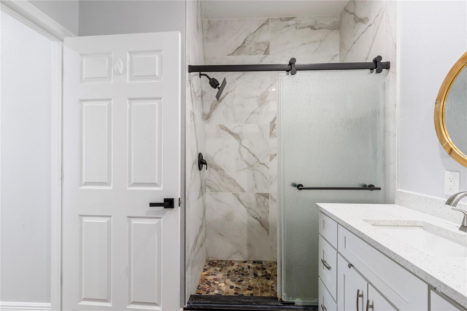 Listing photo id 15 for 302 Archimedes Street