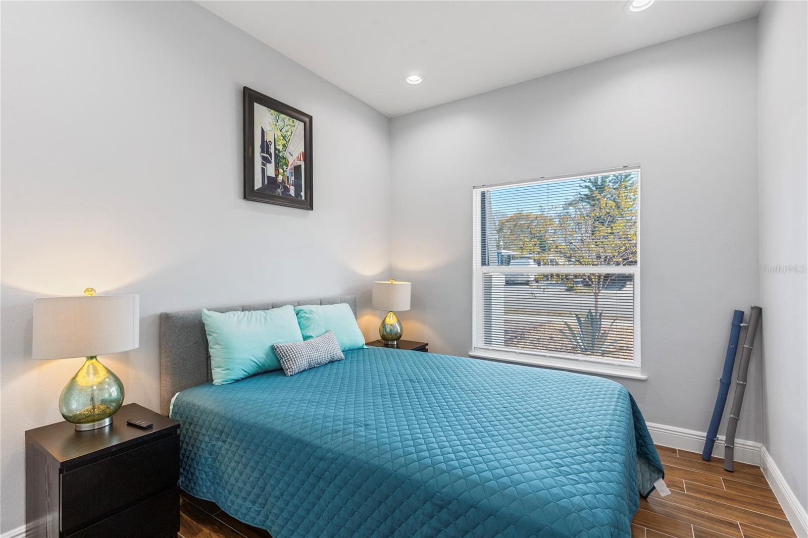 Listing photo id 18 for 302 Archimedes Street