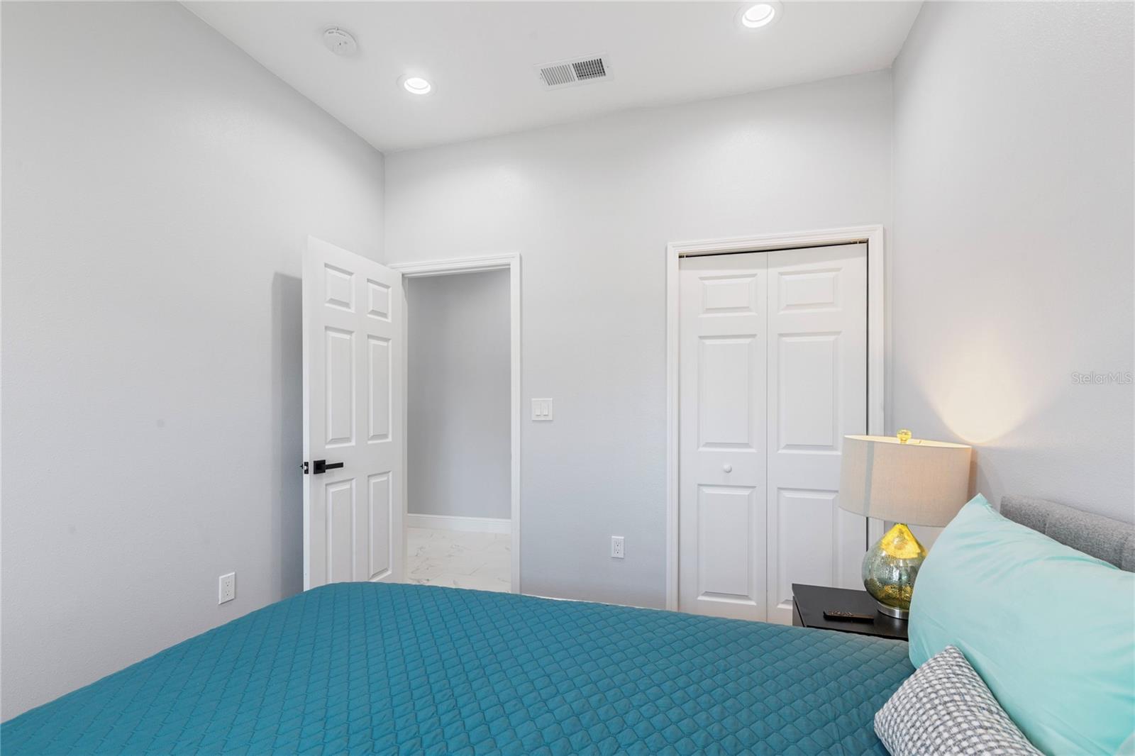 Listing photo id 20 for 302 Archimedes Street