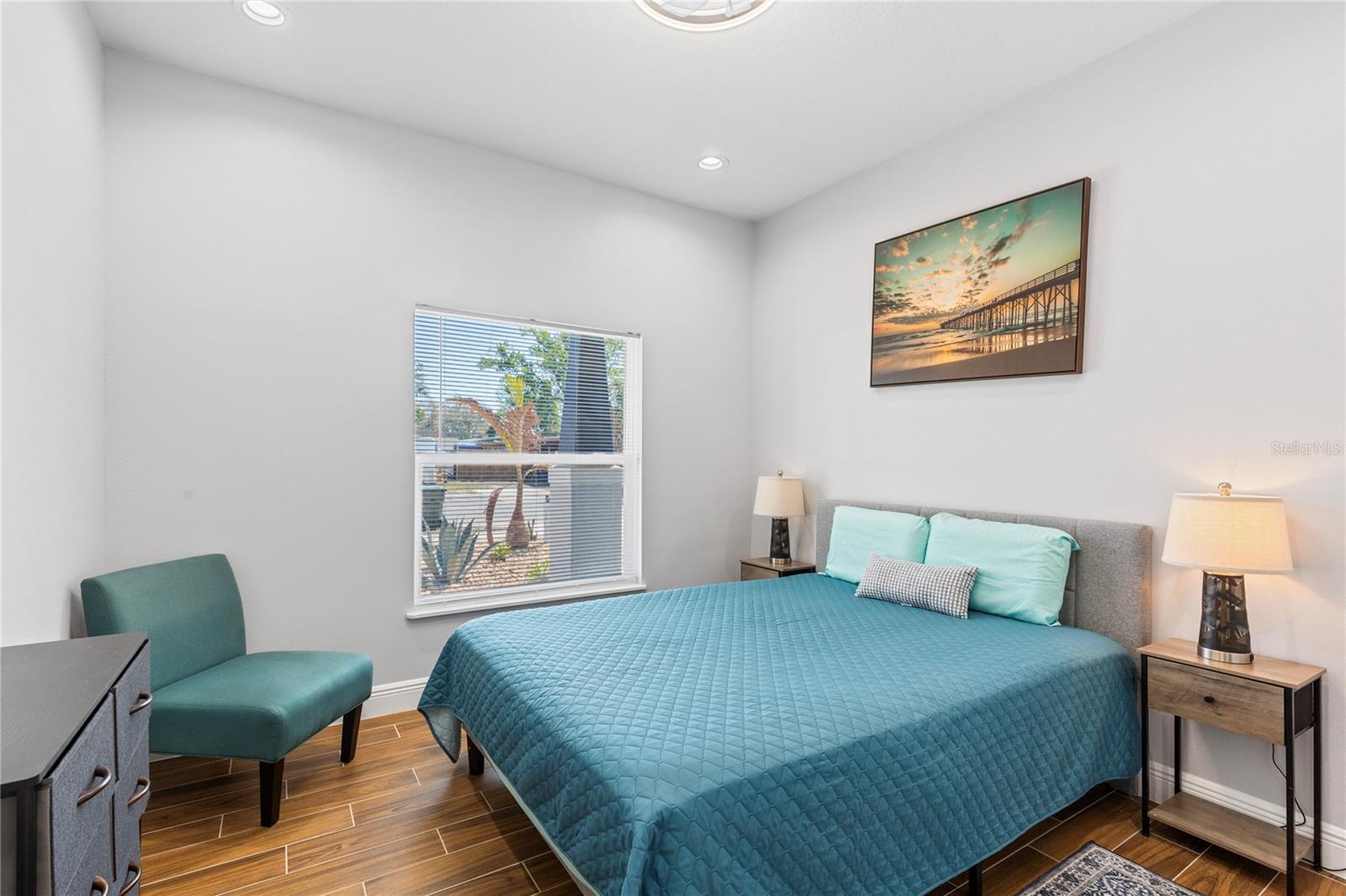 Listing photo id 23 for 302 Archimedes Street