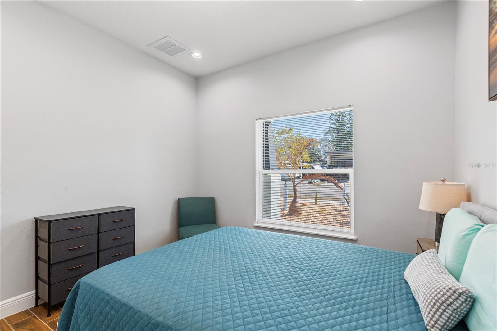 Listing photo id 24 for 302 Archimedes Street