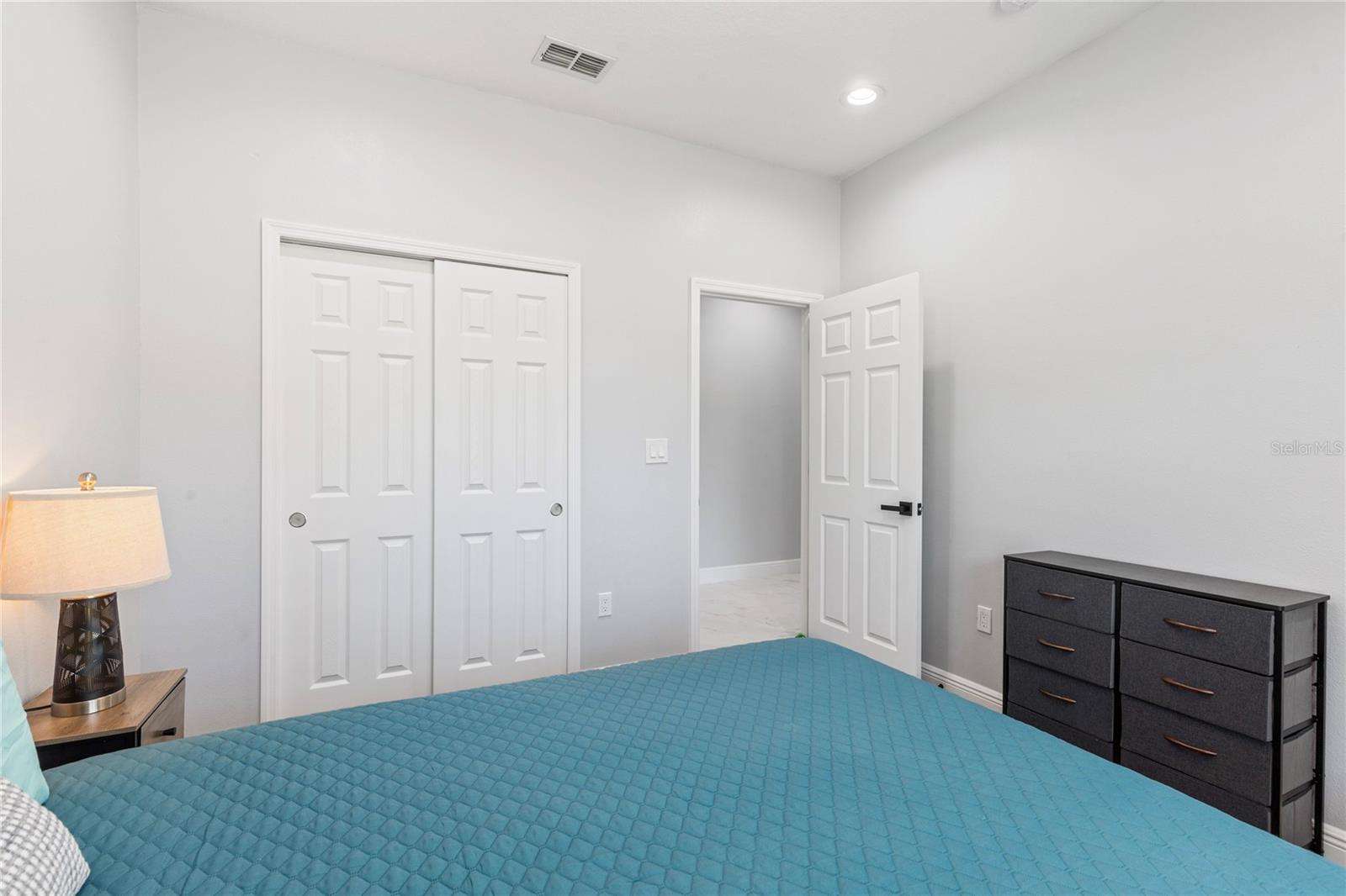 Listing photo id 25 for 302 Archimedes Street