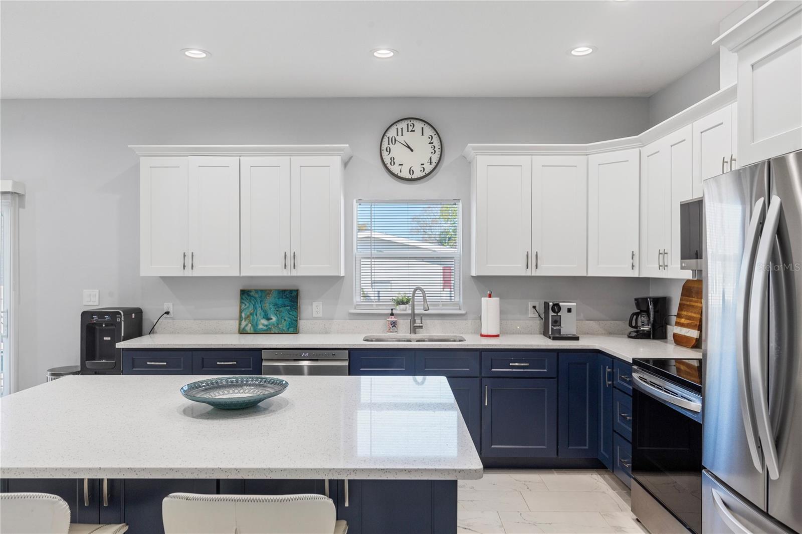 Listing photo id 4 for 302 Archimedes Street