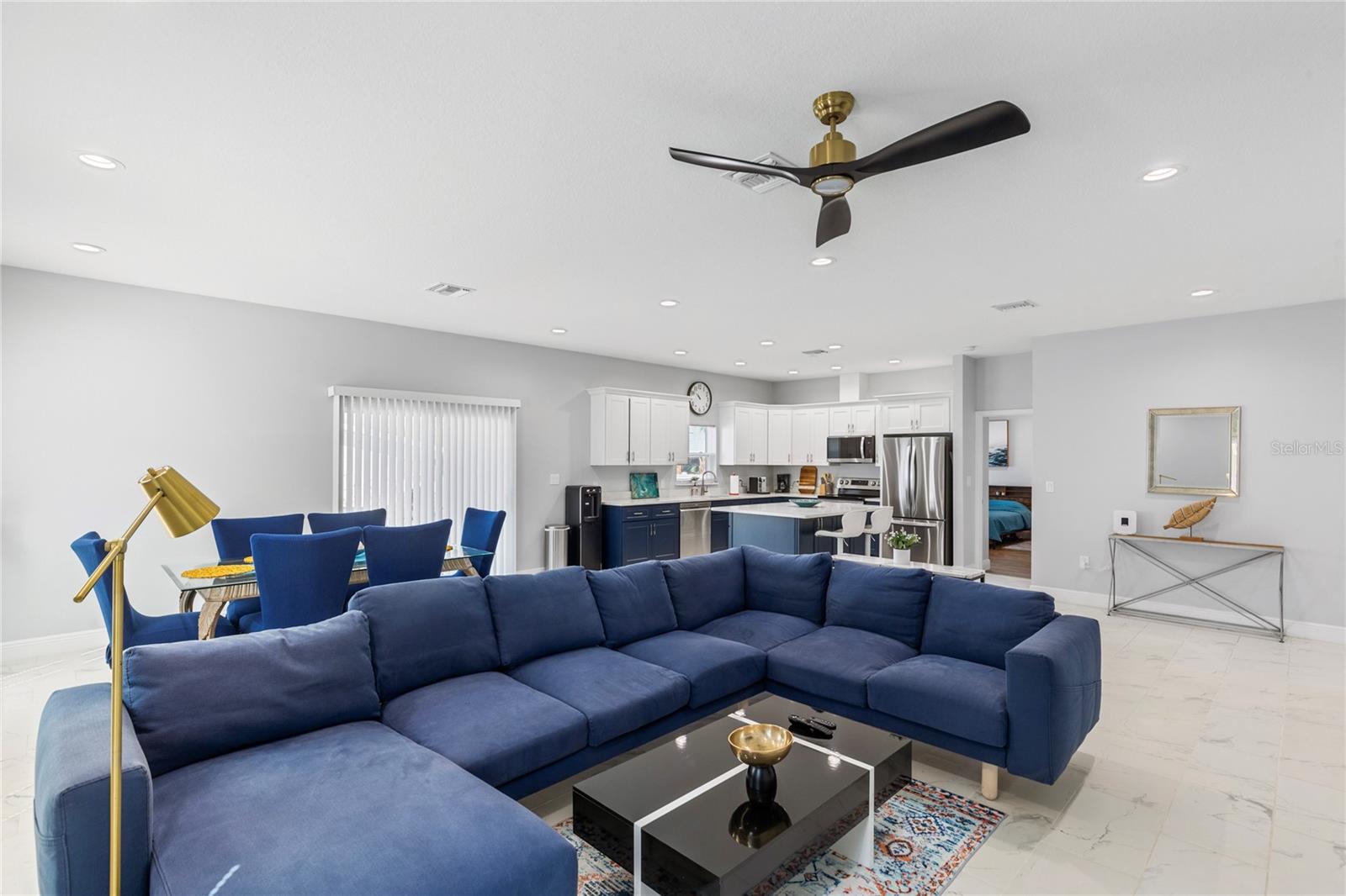 Listing photo id 6 for 302 Archimedes Street