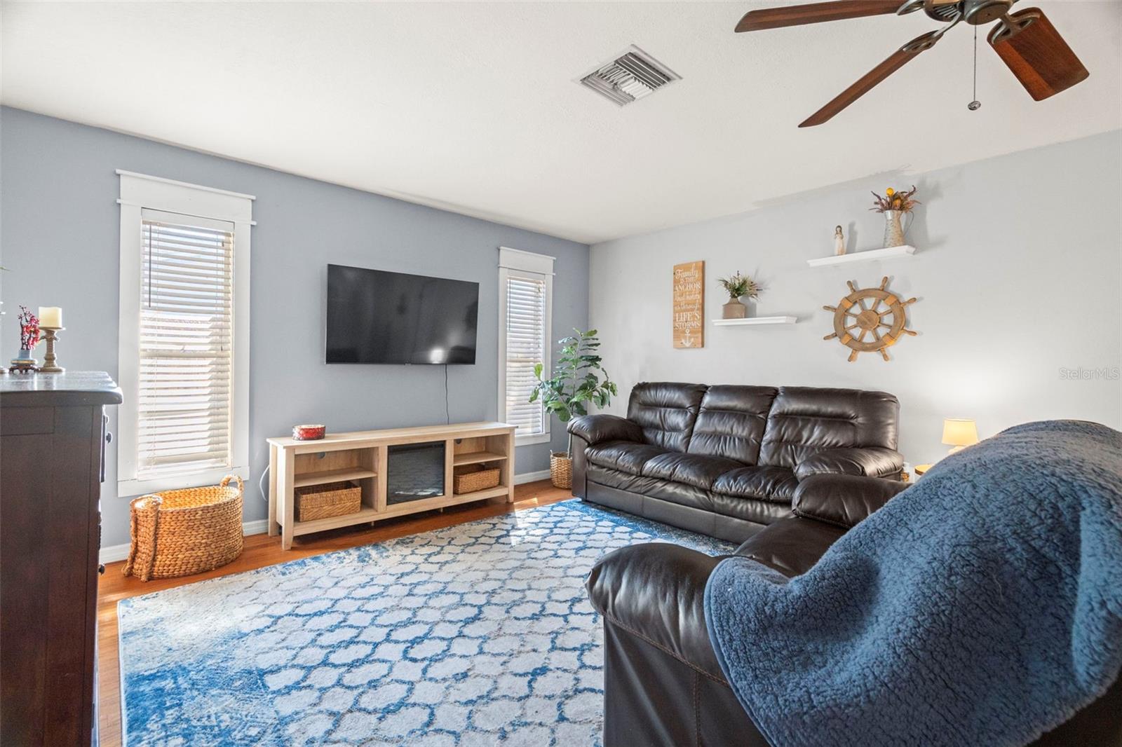 Listing photo id 8 for 2397 Orangehill Avenue