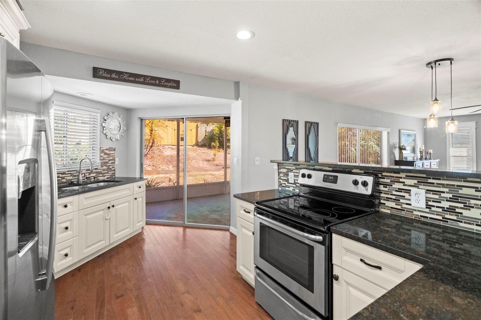 Listing photo id 12 for 2397 Orangehill Avenue