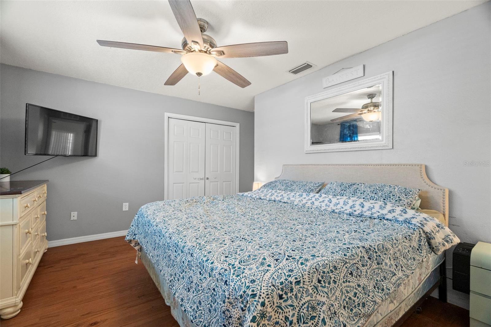 Listing photo id 16 for 2397 Orangehill Avenue